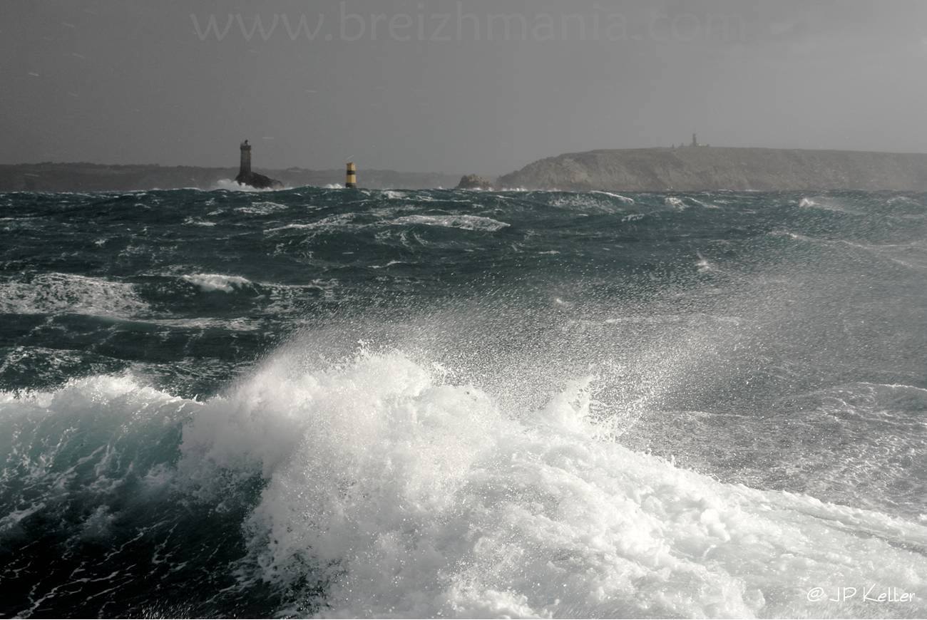 Route ENEZ-SUN le 29/11/2015. Gros temps dans le "RAZ de SEIN" / Pointe du Raz