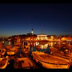 Rovinj Hafen bei Nacht