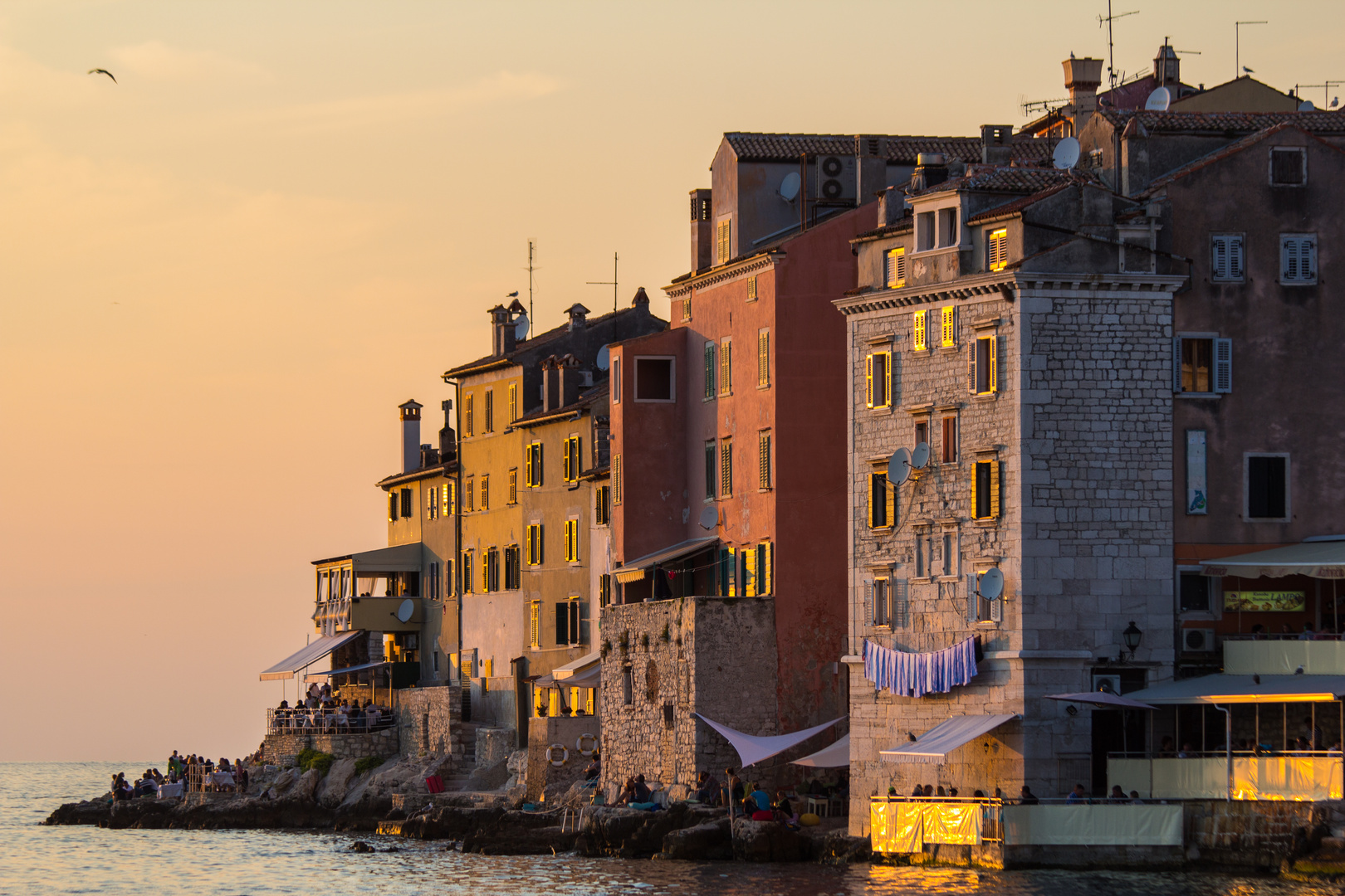 Rovinj in der Abendsonne mit goldenen Fenstern