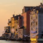 Rovinj in der Abendsonne mit goldenen Fenstern