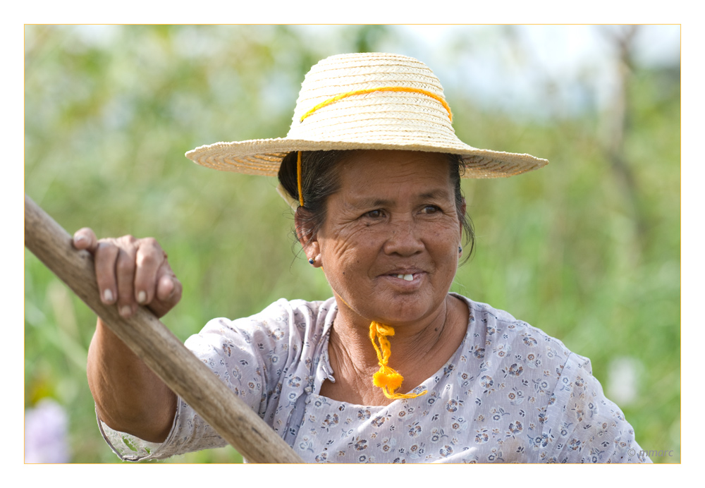 Rowing Lady at Lake Inle