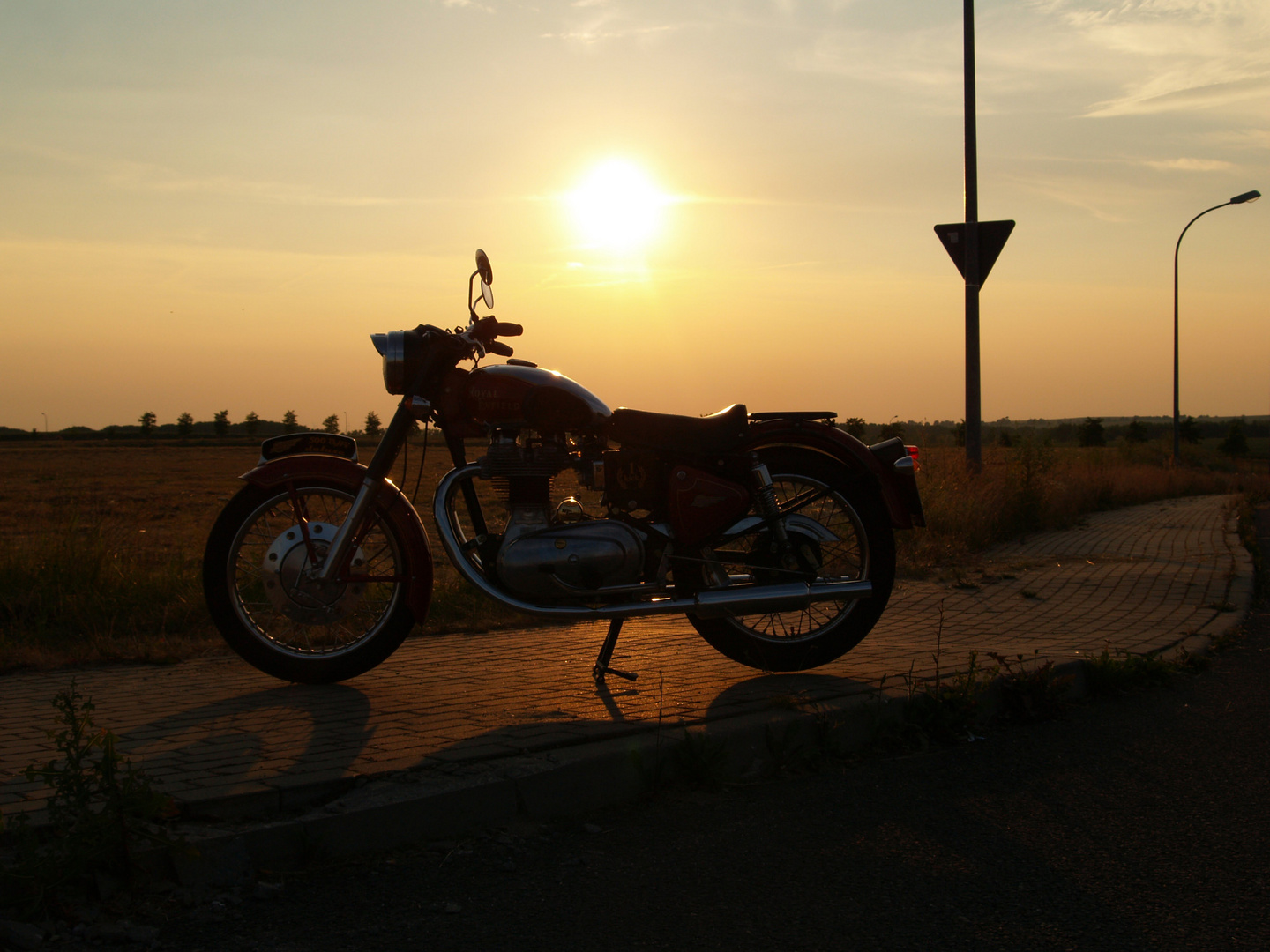 Royal Enfield Sonnenuntergang