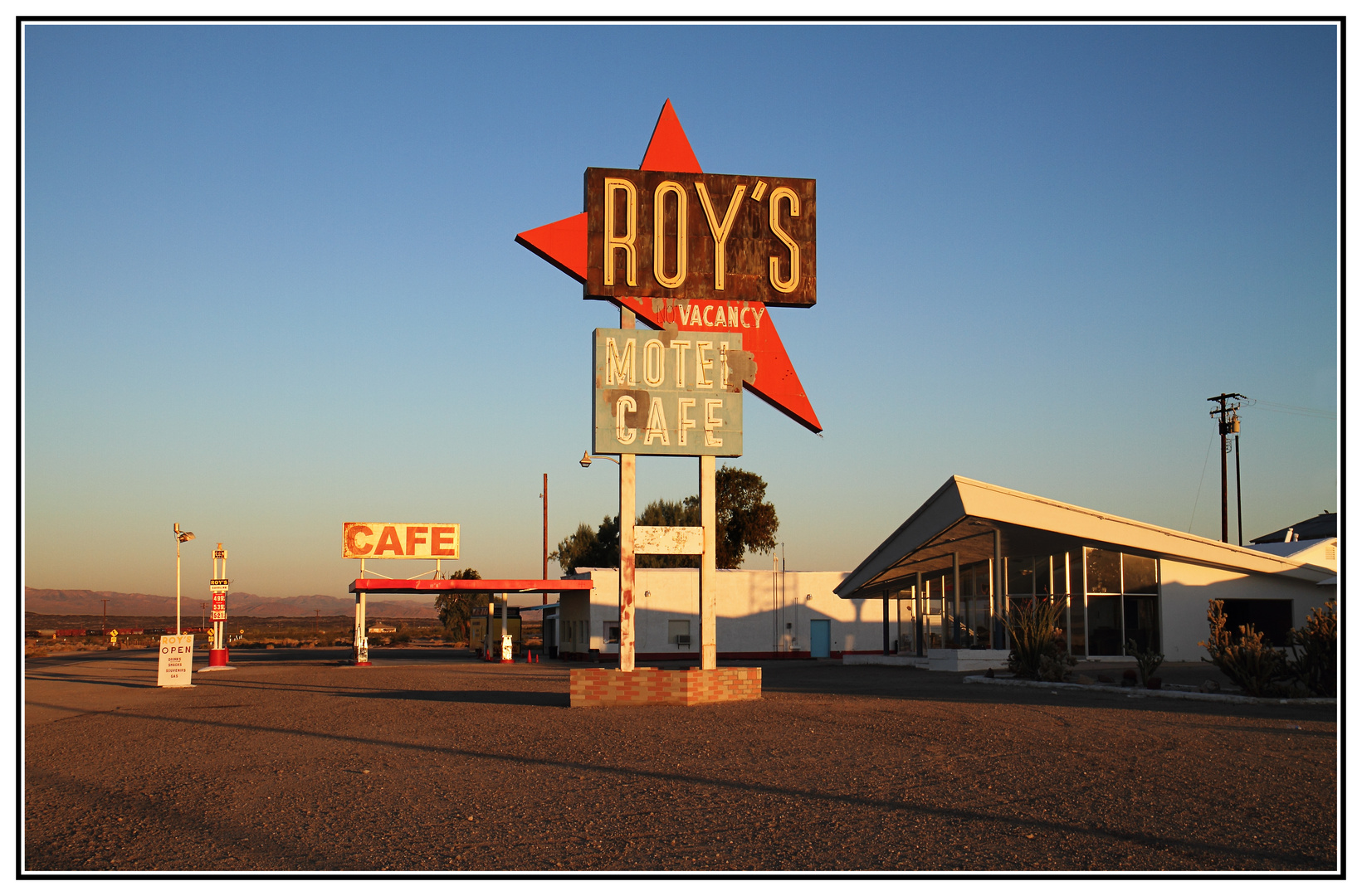 Roy's Cafe