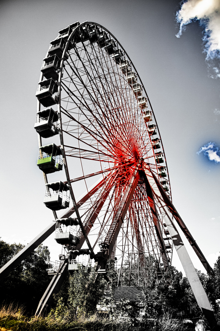 RRiesenrad Spreepark BW/COLOR