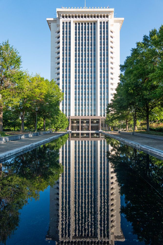 RSA Tower mit Spiegelbild