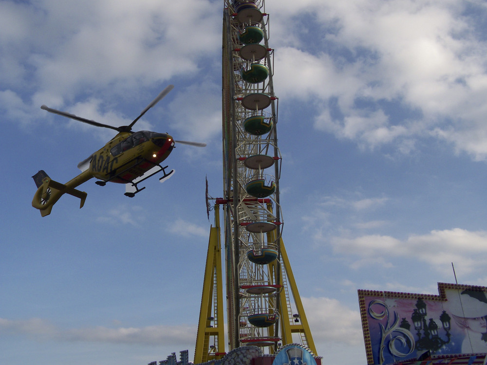 RTH Christoph 33 Landeanflug am Riesenrad