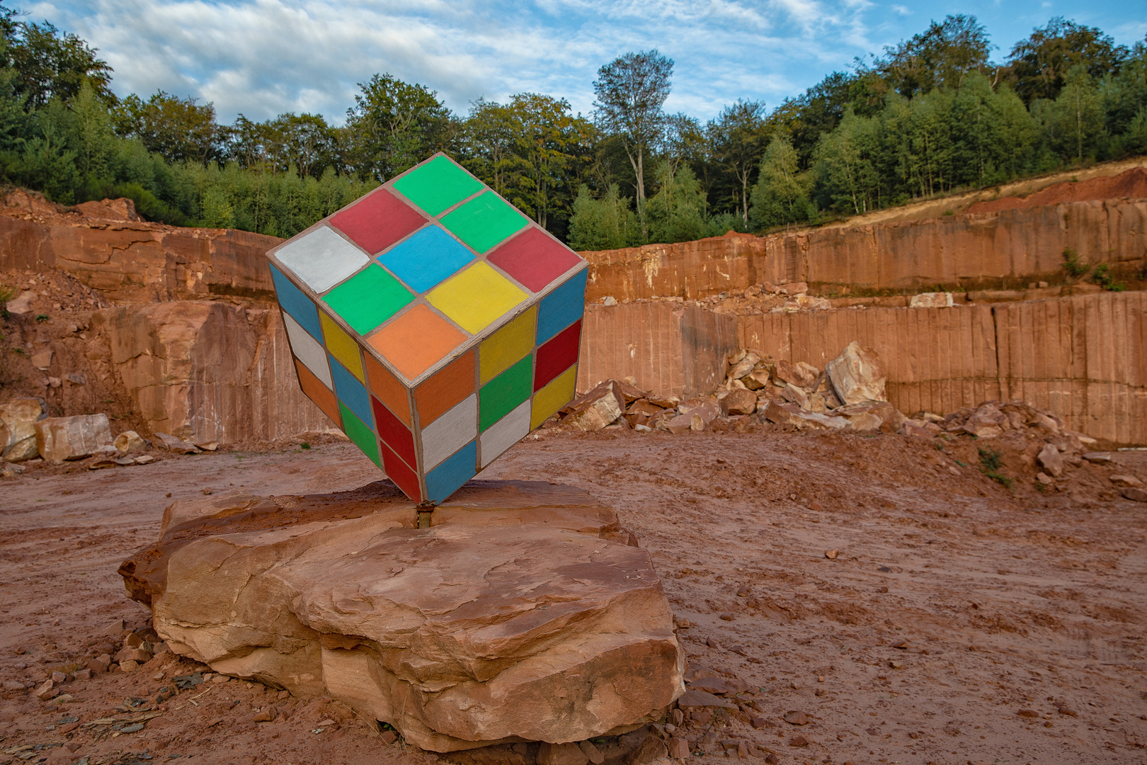 Rubik's Cube im Steinbruch