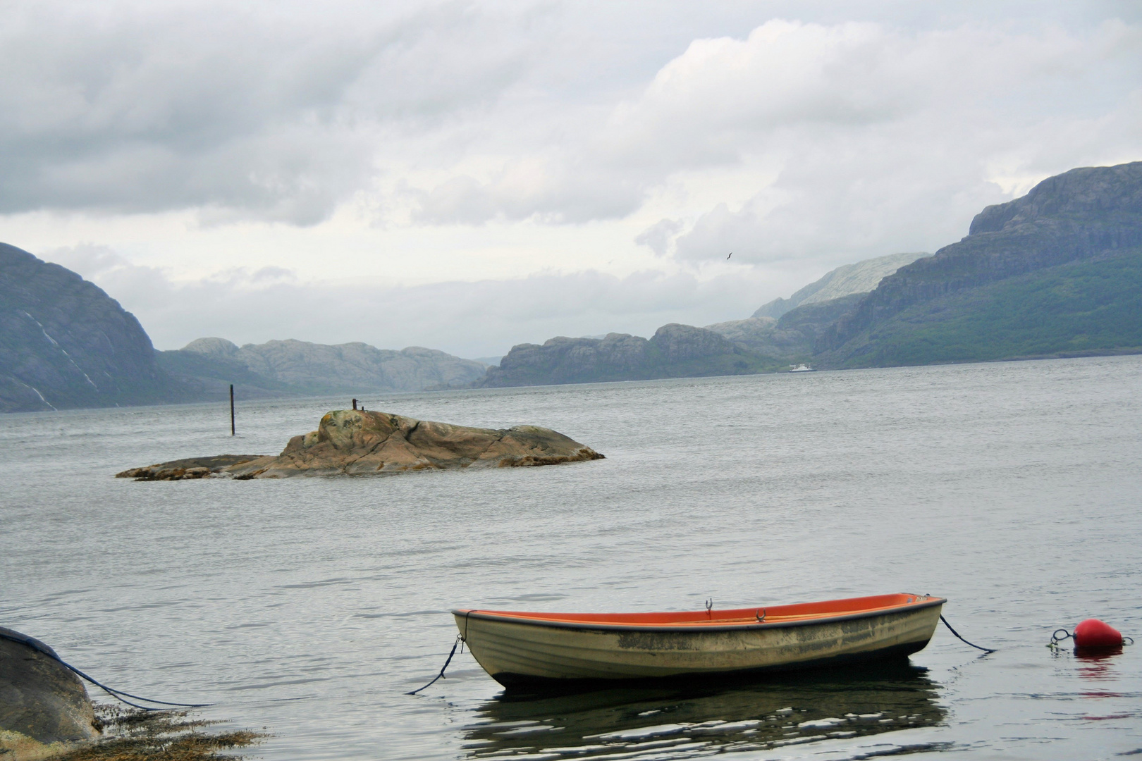 Ruderboot auf dem Fjord 