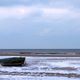 Ruderboot, auf Sandbank, im Winter