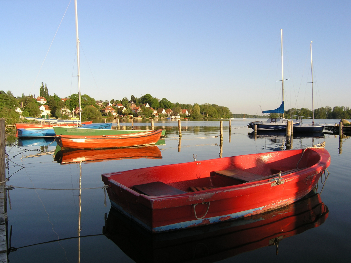 Ruderboote am Plöner See - Deutschland