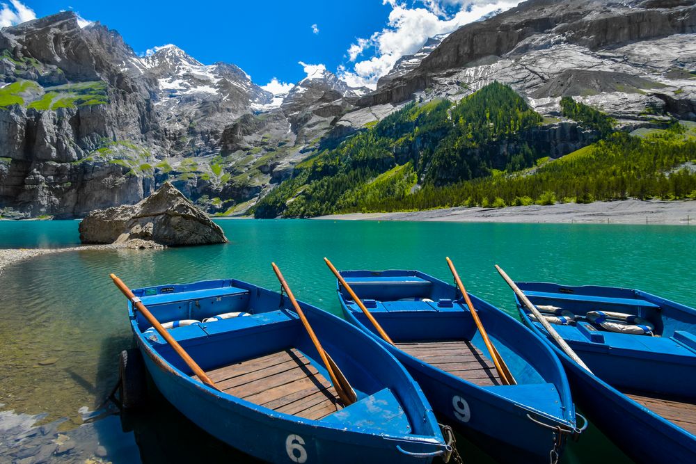 Ruderboote auf dem Oeschinensee