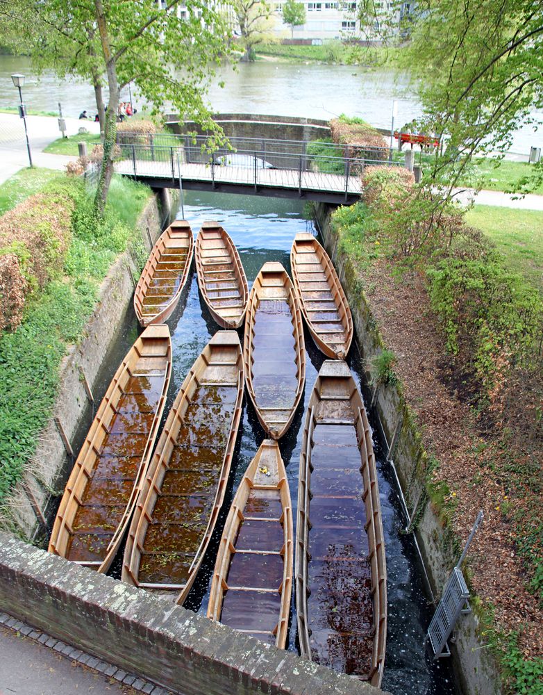 Ruderboote im Ulmer Fischerviertel an der Donau entlang Foto & Bild ...