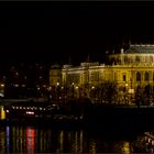 Rudolfinum bei Nacht