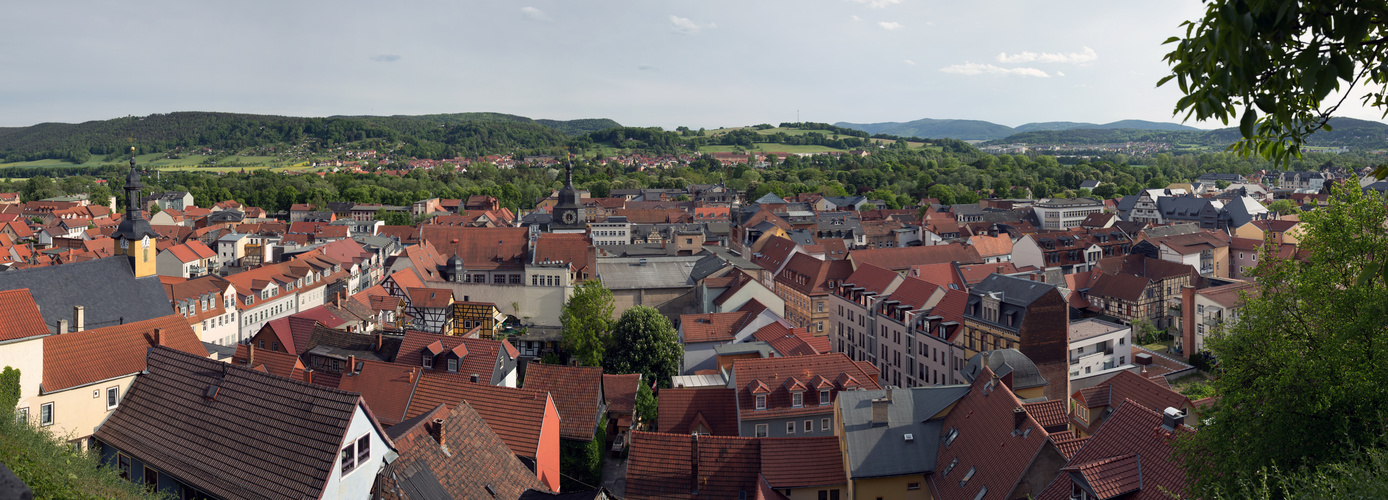 Rudolstadt - Blick über die Stadt beim Aufstieg zum Schloss