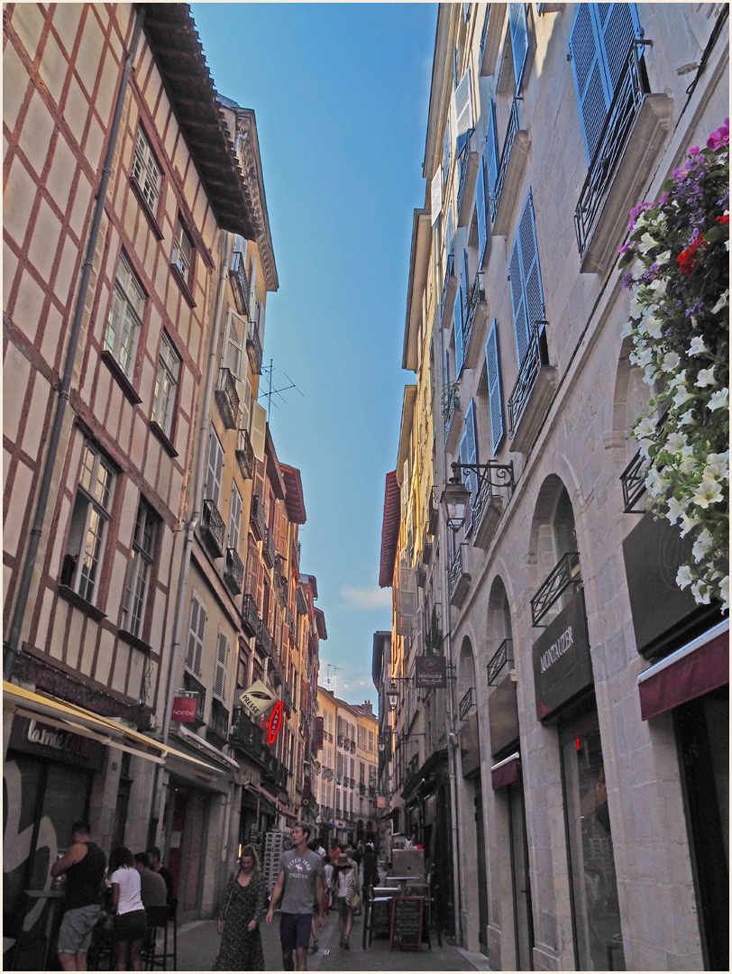 Rue de la Salie  --  Vieille ville de Bayonne