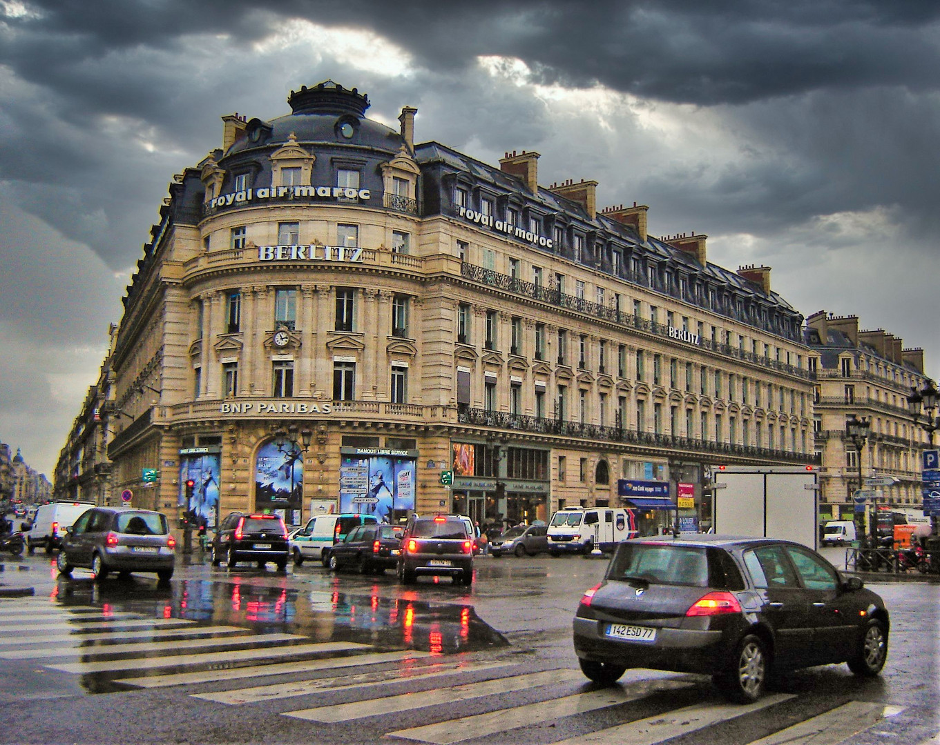 Rue de Paris dans la pluie