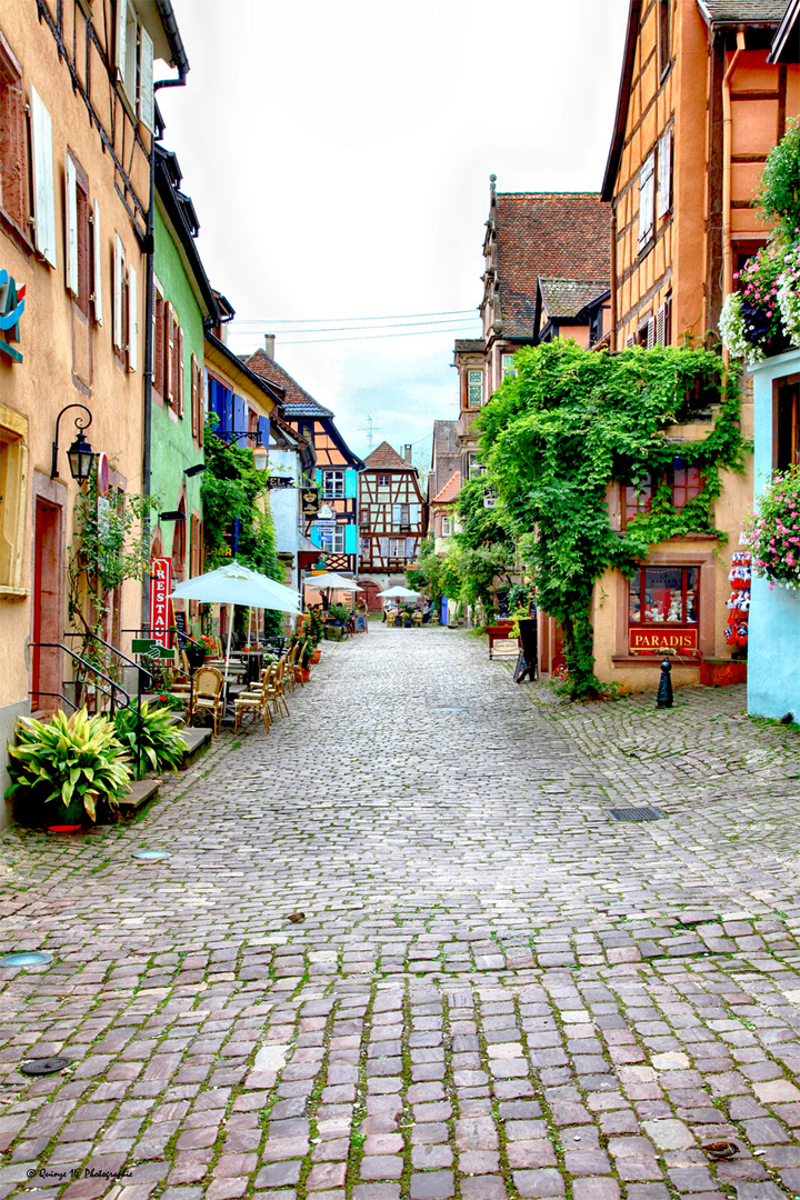 Rue de Riquewirhr,village d'Alsace.