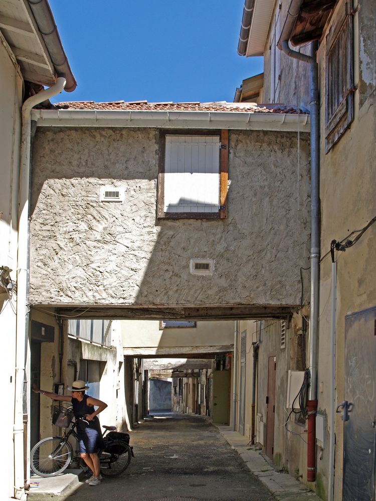 Rue des Arceaux  --  Mont-de-Marsan 