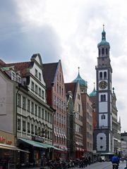 Rue des Carolines et Tour Perlach  --  Augsburg  --  Karolinenstrasse und Perlachturm