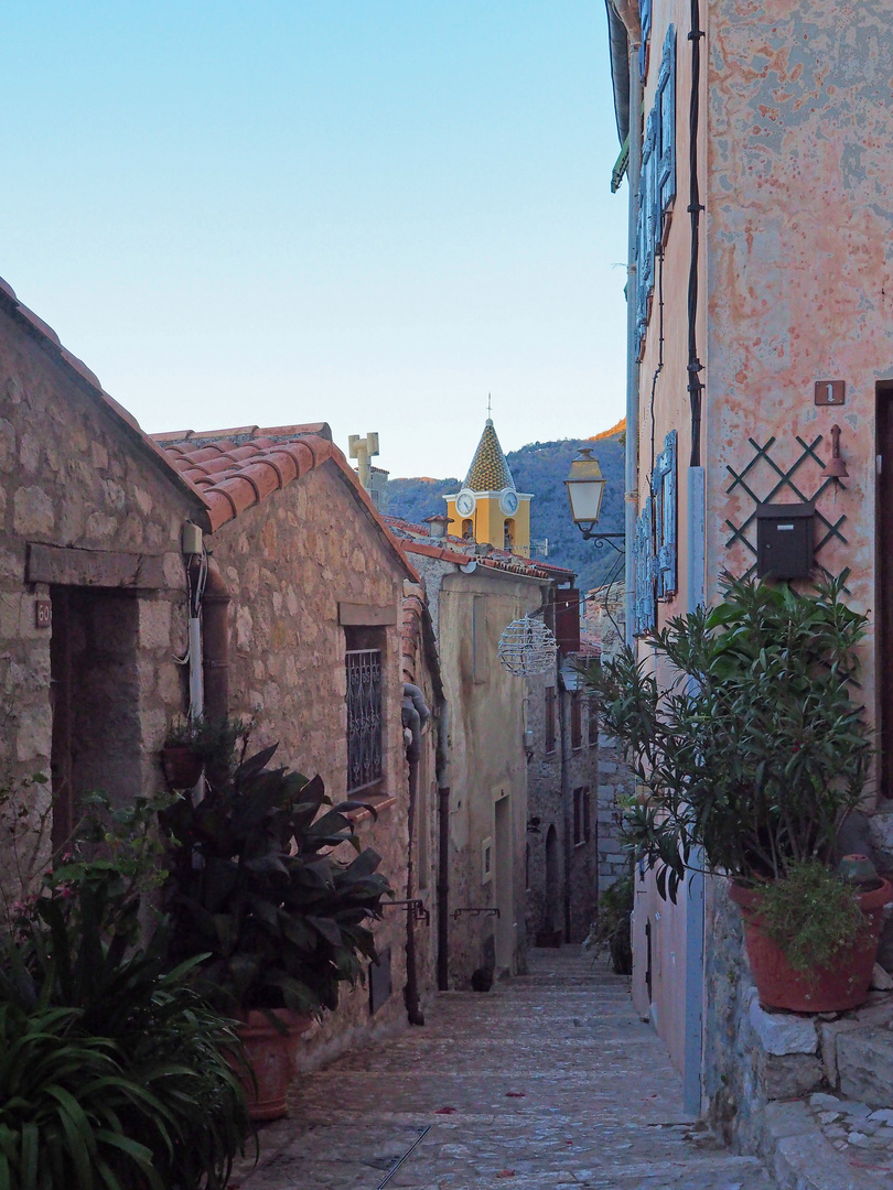 Rue des Sarrasins à Saint-Agnès