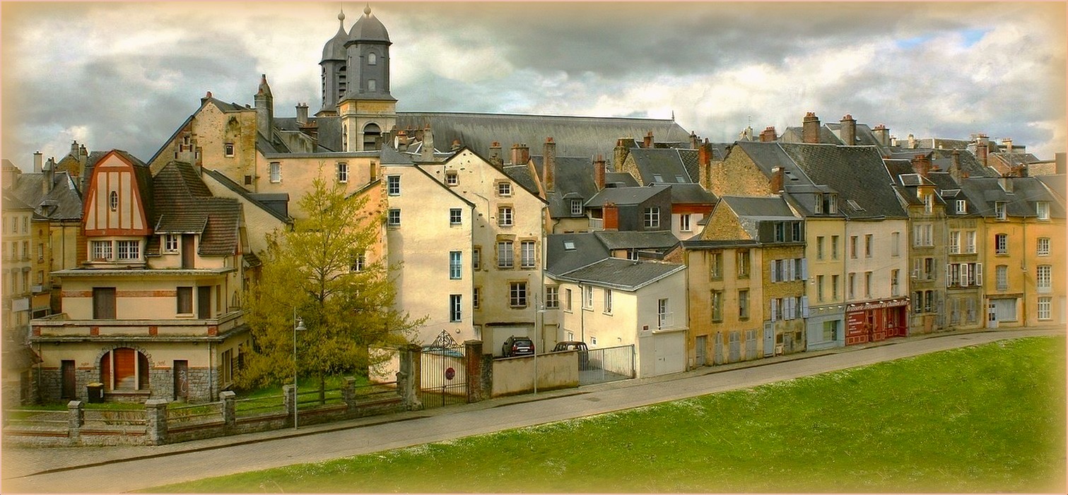 Rue déserte à Sedan