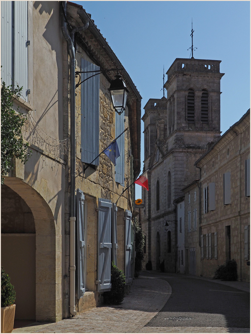 Rue Hector de Galard et mairie de Terraube (Gers)…