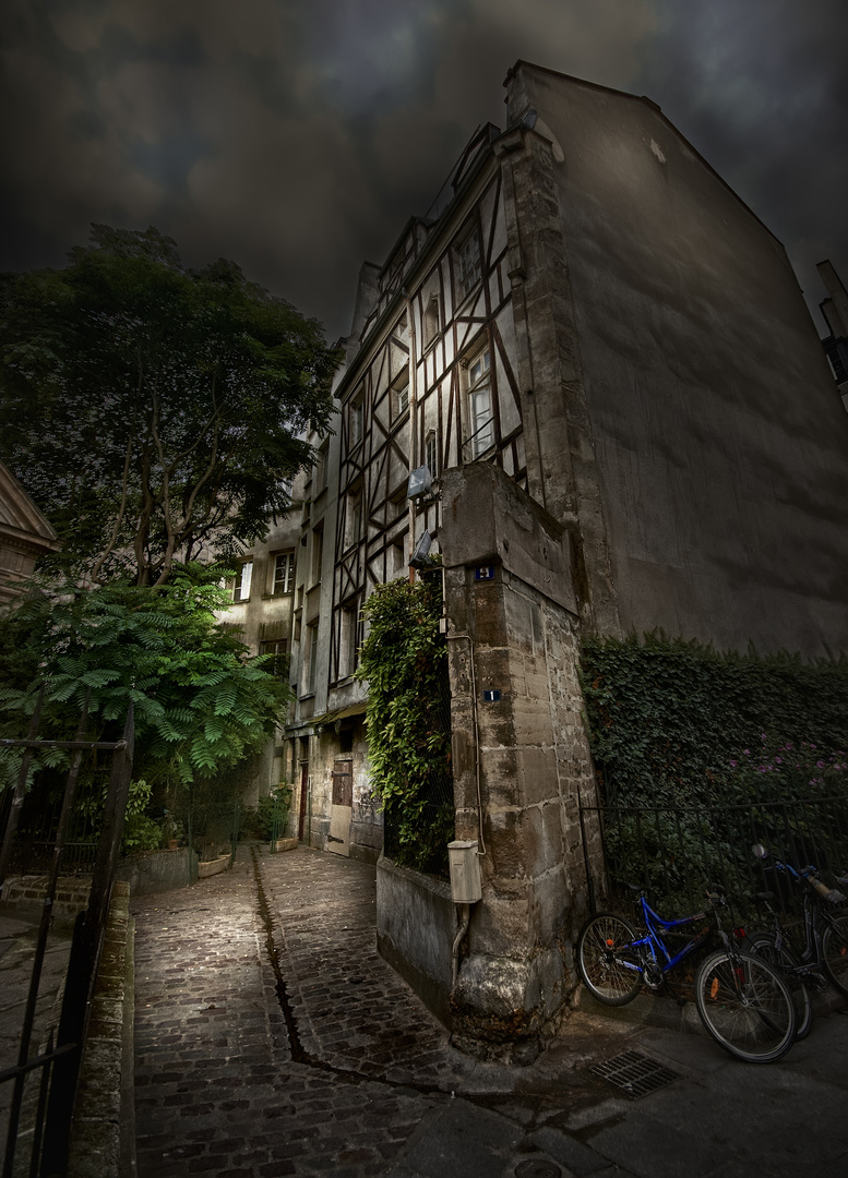 rue St Julien le Pauvre -Paris 5 eme