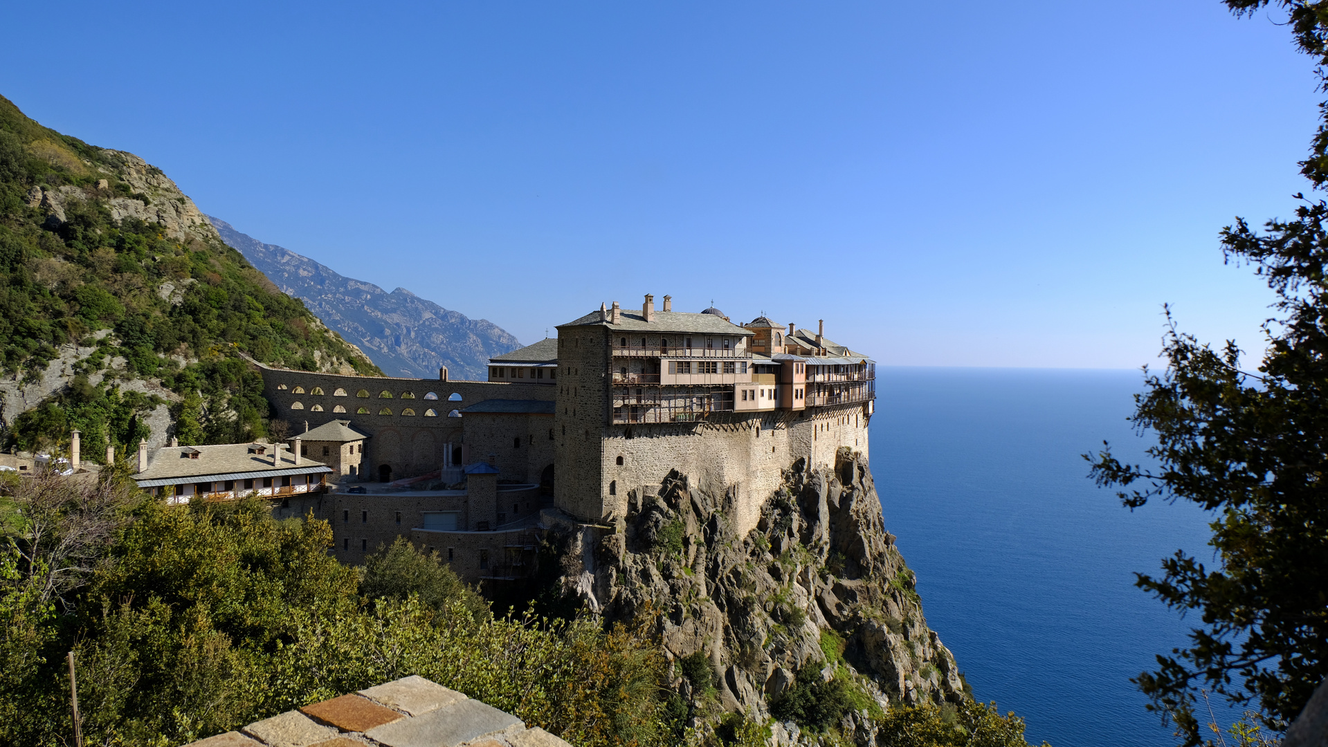 Rückansicht des Klosters Simonos Petras