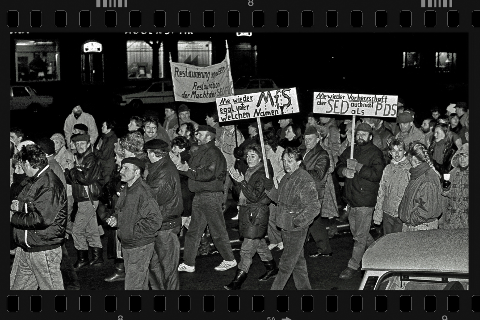 Rückblick: "Nie wieder MfS" forderten Demonstranten 1989 in Rostock