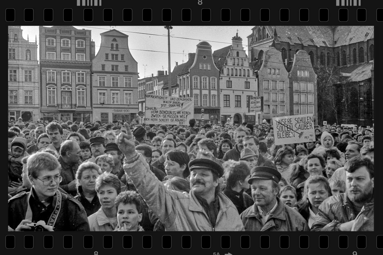 Rückblick: Rostocker Marktplatz, Demo 1990