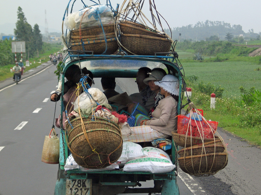 Rückkehr vom Markt in Hue / Vietnam