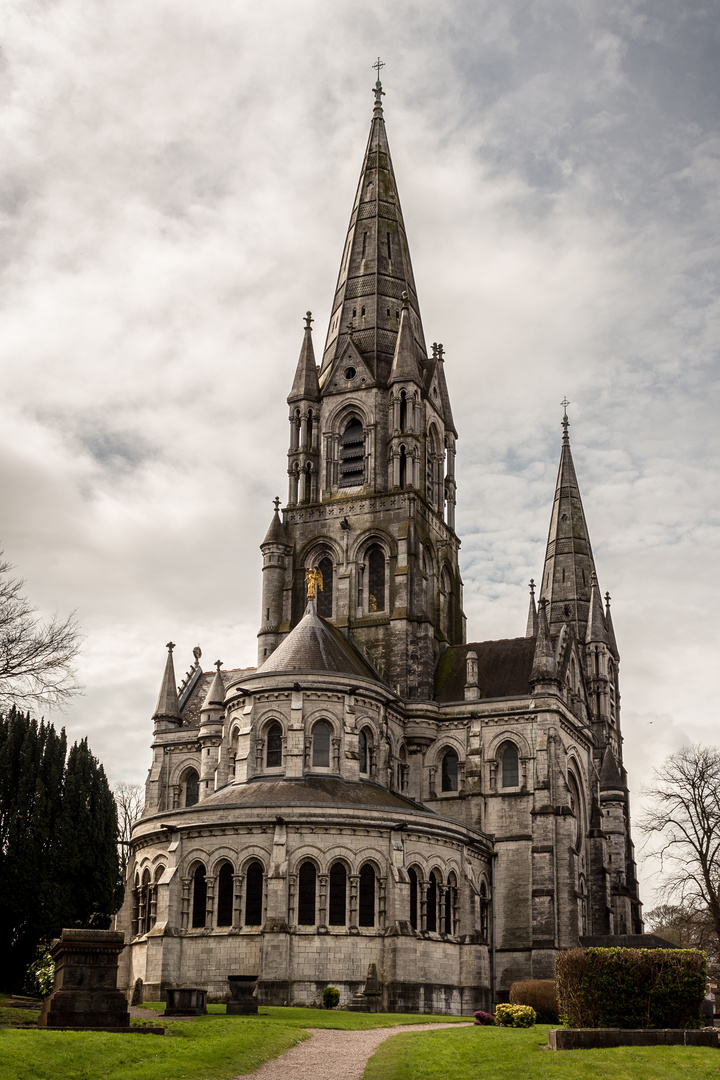 Rückseite der Saint Fin Barre's Cathedral