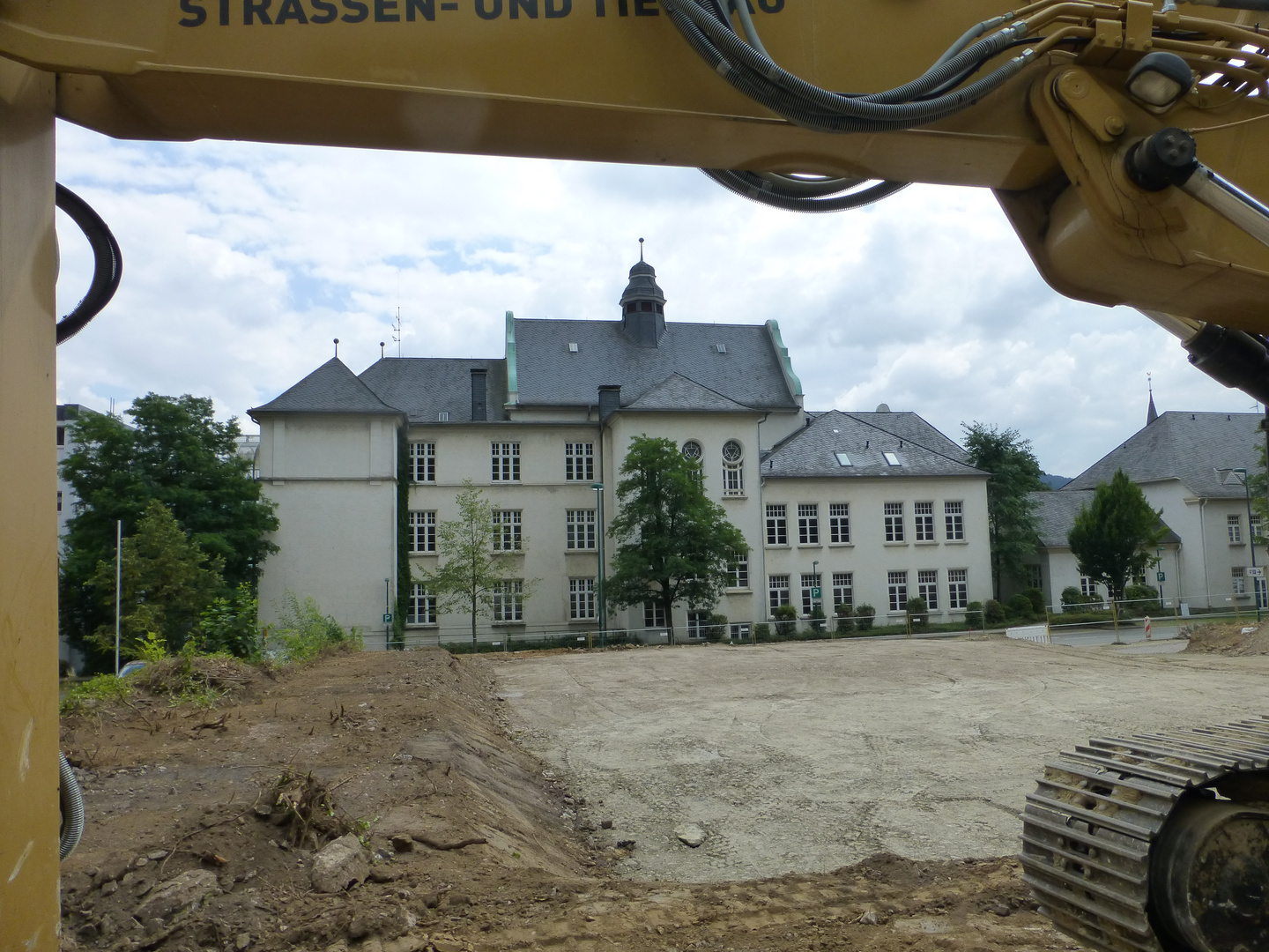 Rückseite des Rivius Gymnasiums vom Franziskaner "Garten" aus gesehen