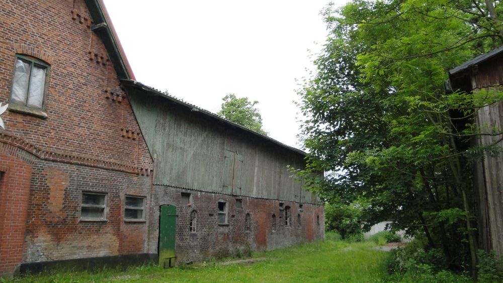 Rückseite und Nebengebäude noch einmal