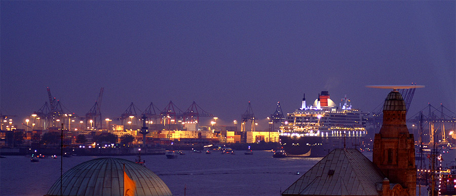 Rückwärts in den Hamburger Hafen