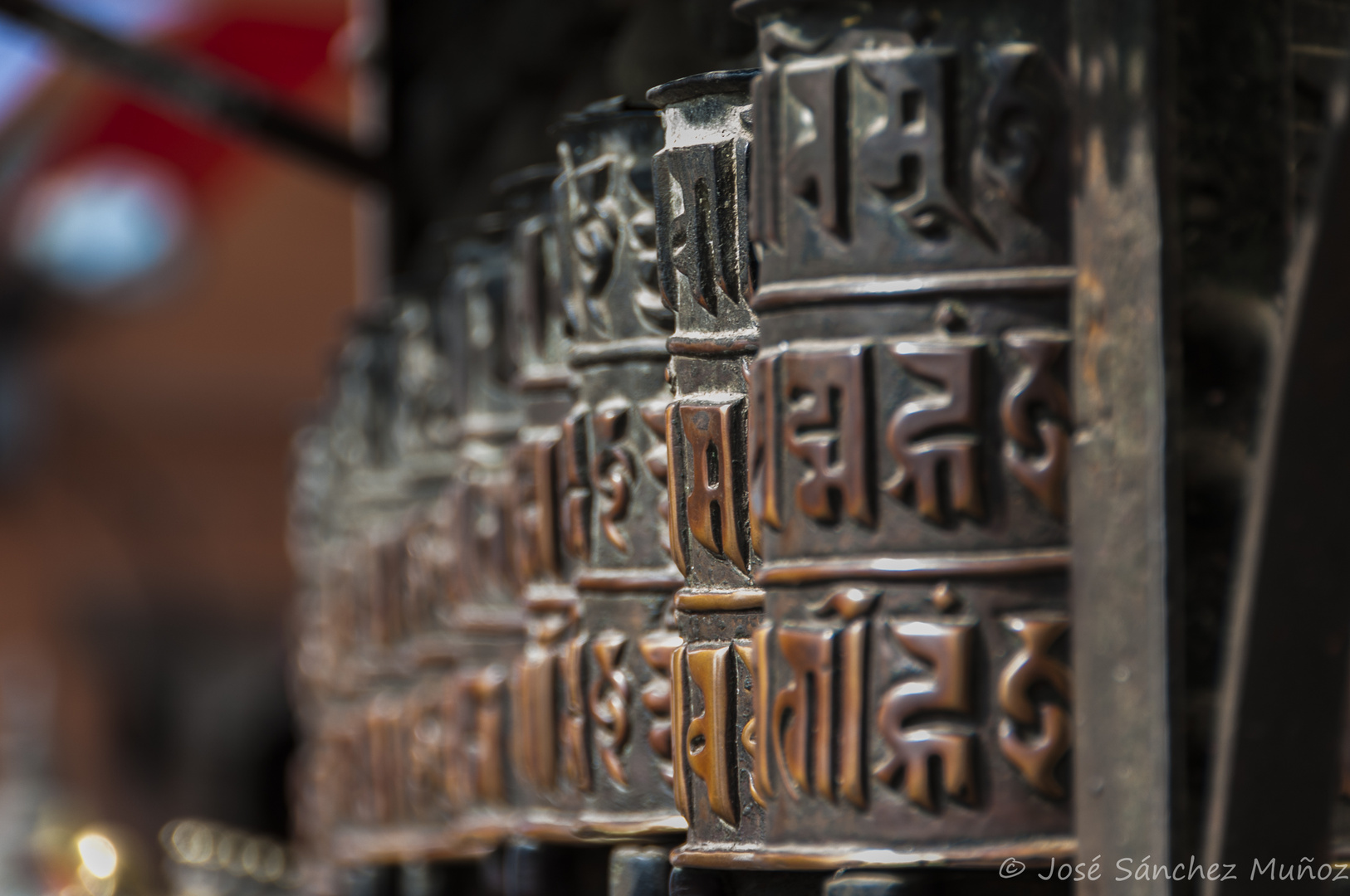 Ruedas de oración en un templo budista