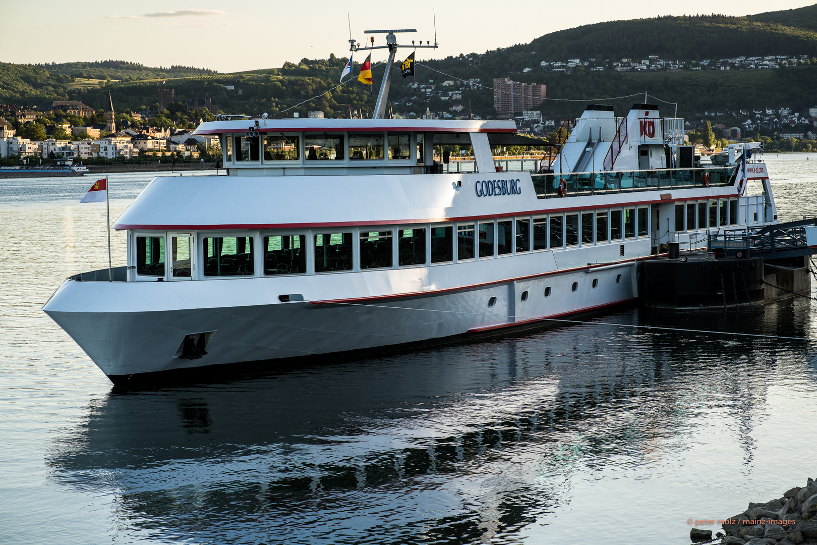 Rüdesheim - Tagesausflugsschiff MS Godesburg der KD