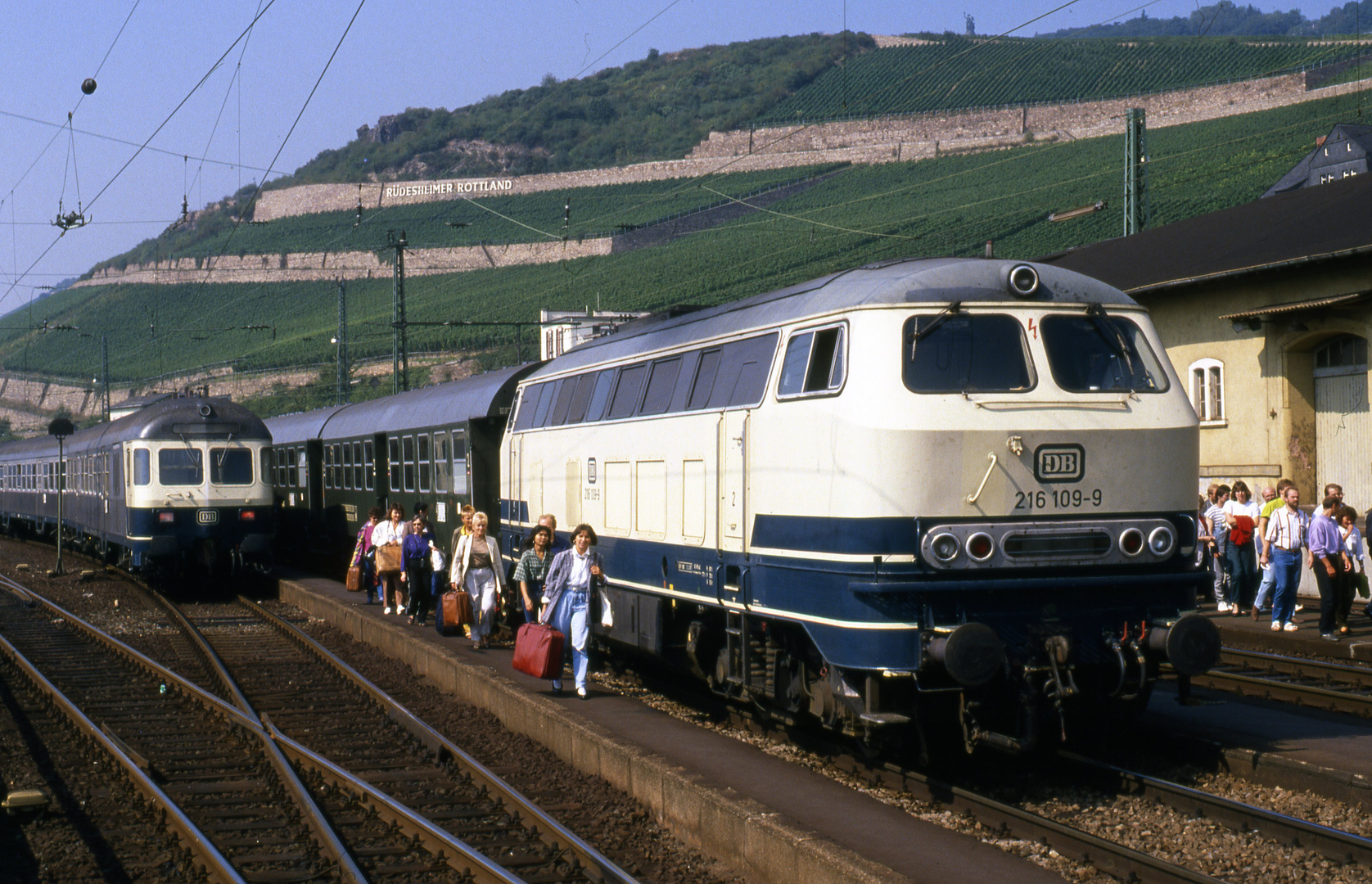 Rüdesheim und 216 109-9