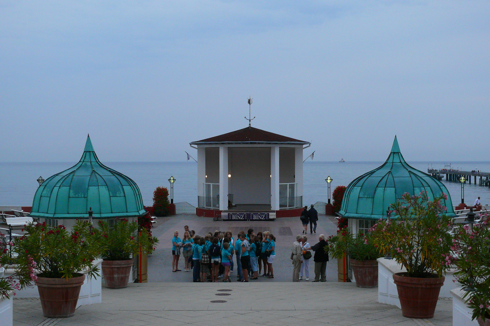 Rügen - Abendstimmung vor dem Kurhaus in Binz