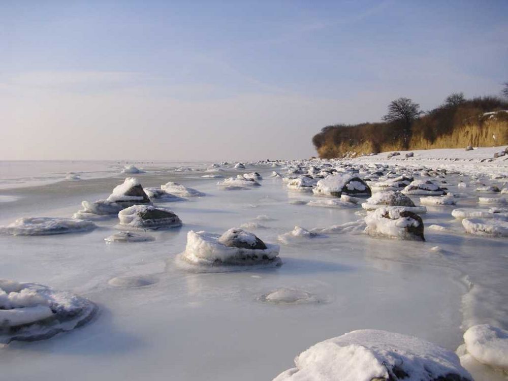Vereiste Seebrücke in Göhren auf der Insel Rügen im Winter Stock-Foto ...