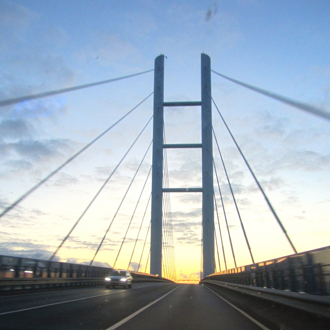 Rügenbrücke am frühen Morgen