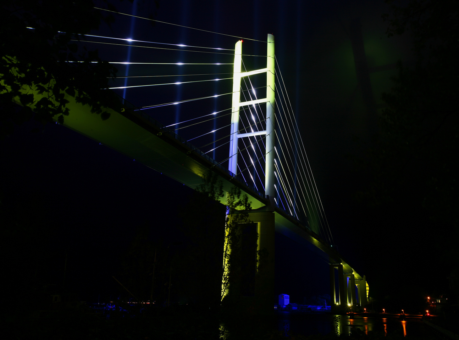 Rügenbrücke bei Nacht 