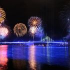 Rügenbrücke bei Nacht und Feuerwerk