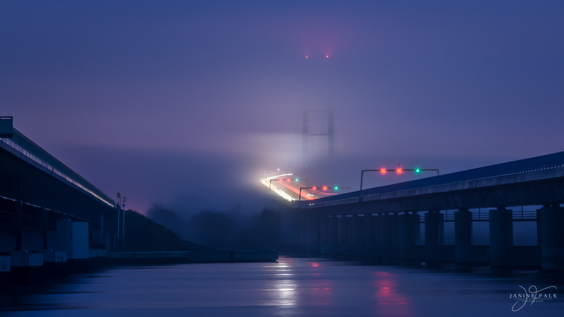 Rügenbrücke im Nebel