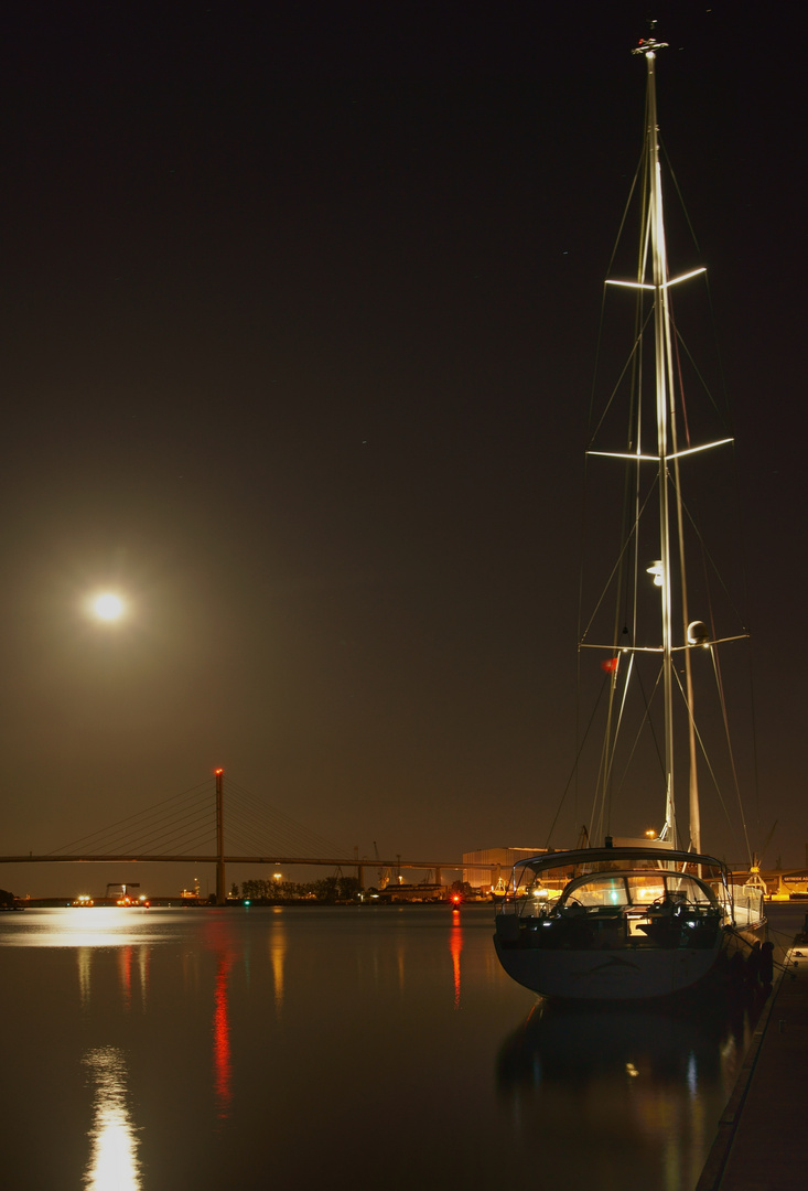 Rügenbrücke im Vollmond