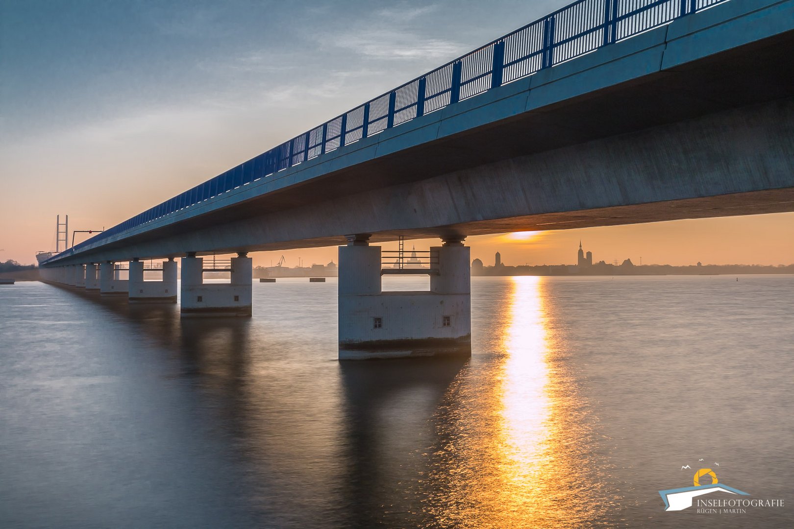 Rügenbrücke mit Stralsund Skyline