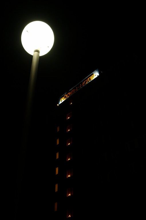 Rügenhotel bei Nacht