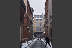 Ruelle dans Toulouse sous la neige