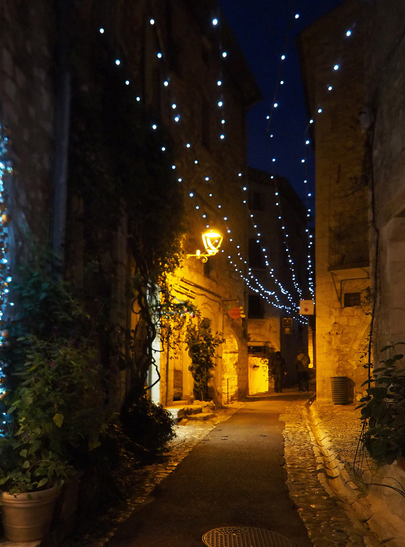 Ruelle de nuit à Saint-Paul-de-Vence