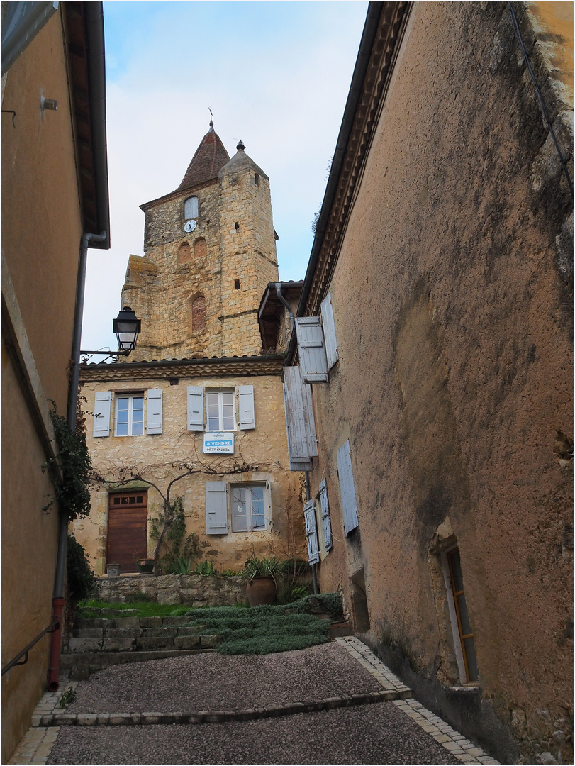 Ruelle et église de Lavardens (Gers)